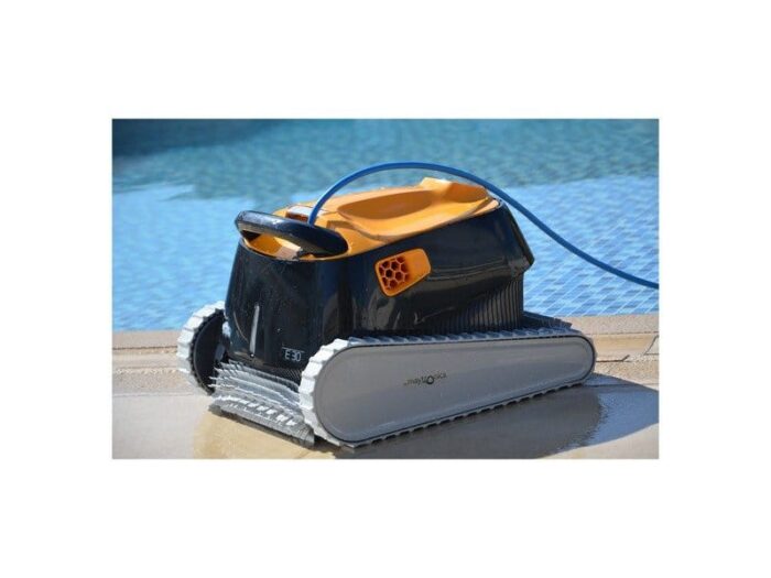 robot-piscine-dolphin-e30-1_893-700x525-1.jpeg Robot piscine Dolphin E30 – Image 1